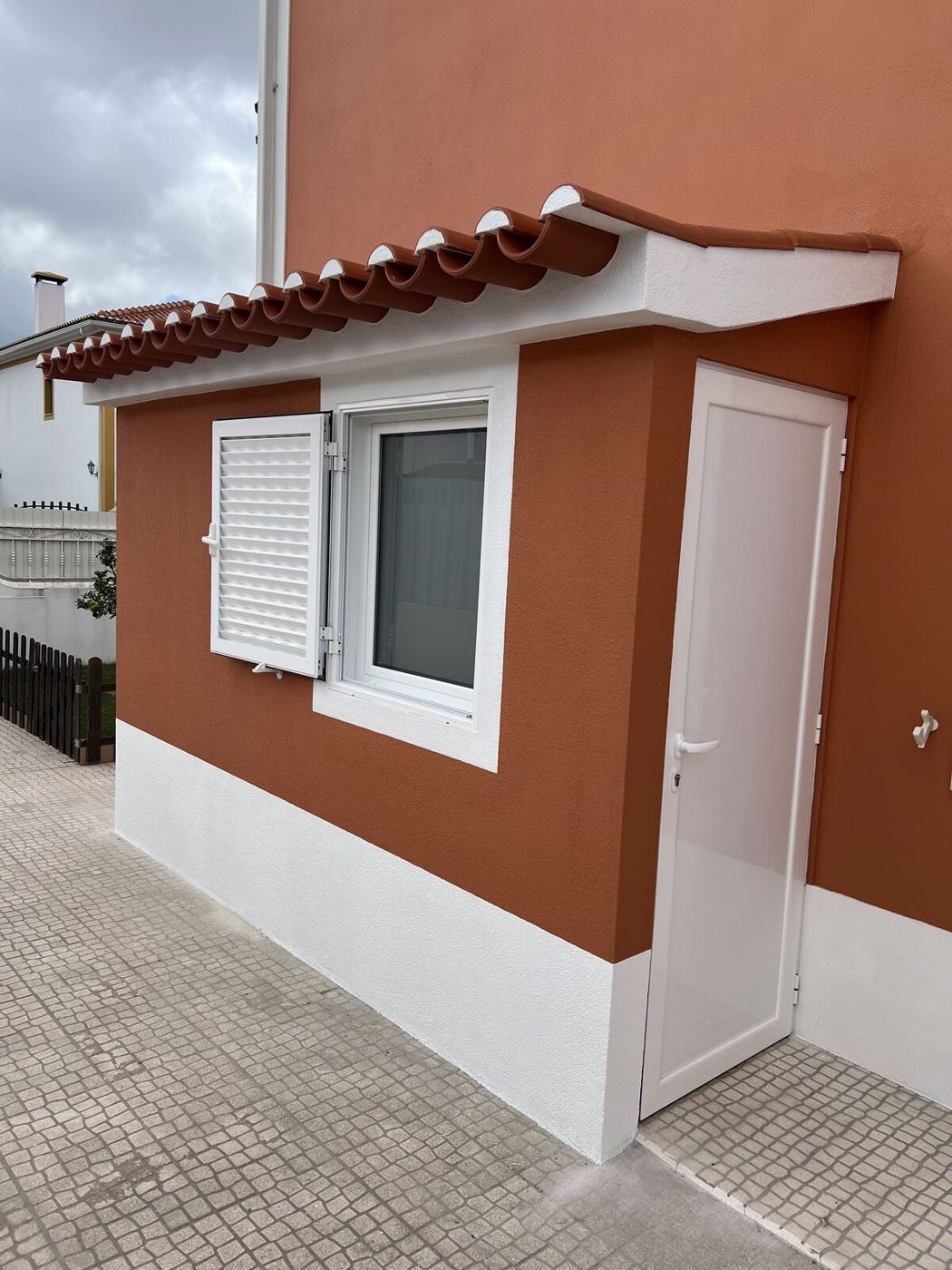 Anexo exterior com casa de banho, construído em Azeitão